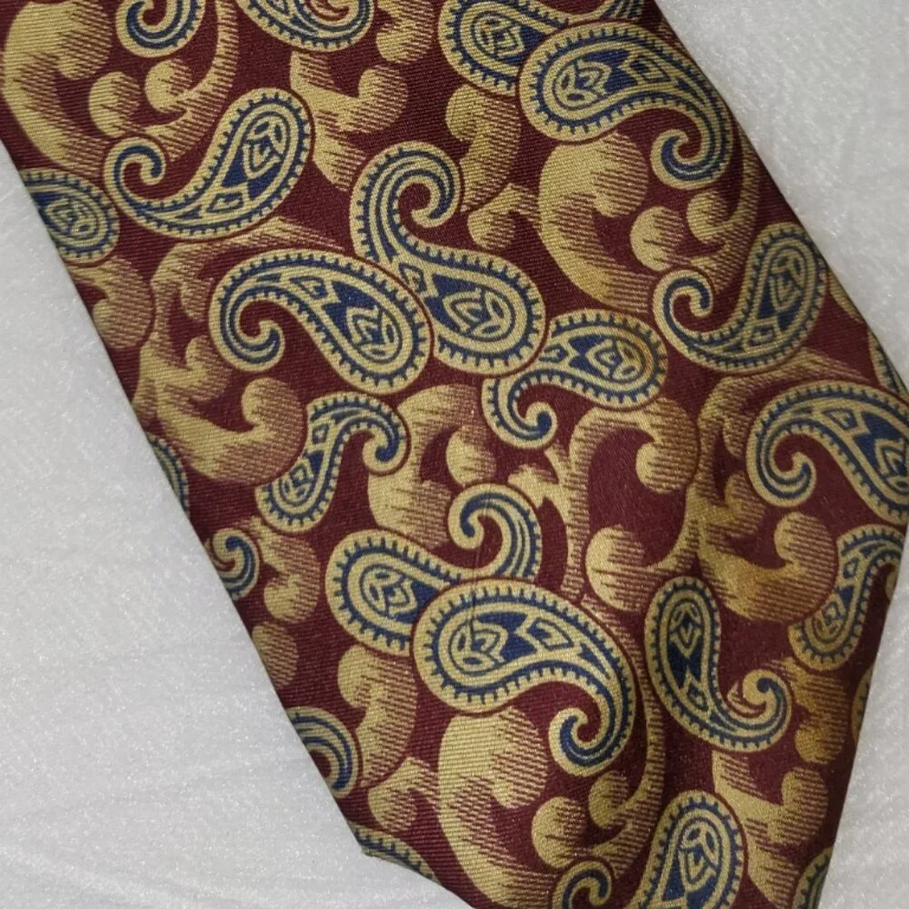 Vintage Burberrys Of London Mens Silk Traditional Necktie Burgundy Paisley